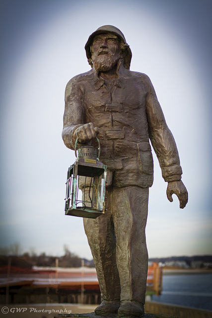 A photograph of a statue of a fisherman in a rain slicker holding a lantern. This is the Point Pleasant Beach Fisherman’s Memorial