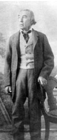 portrait Jose Antonio Navarro, standing