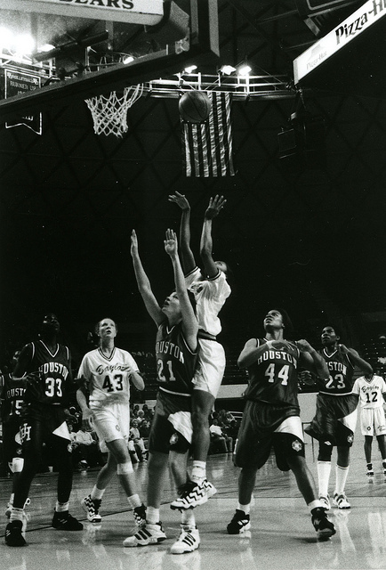 A photograph of a women’s college basketball game. The two teams are the University of Houston and Baylor