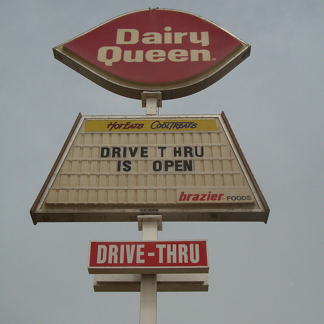 A dairy queen sign