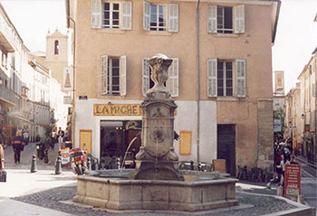 A photograph of a Aix fountain in a town square in Provence, France.